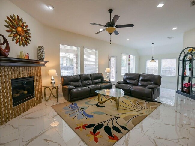 Building Photo - 305 Navigator Dr