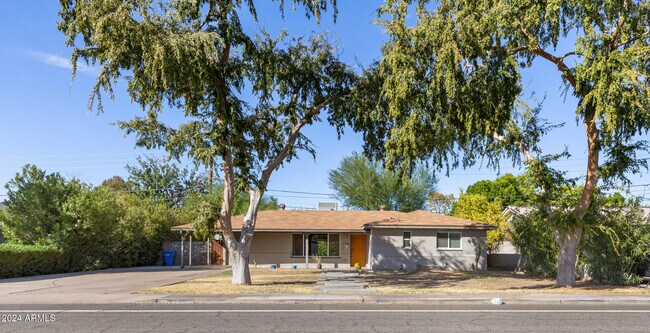 Building Photo - 1832 E Campbell Ave