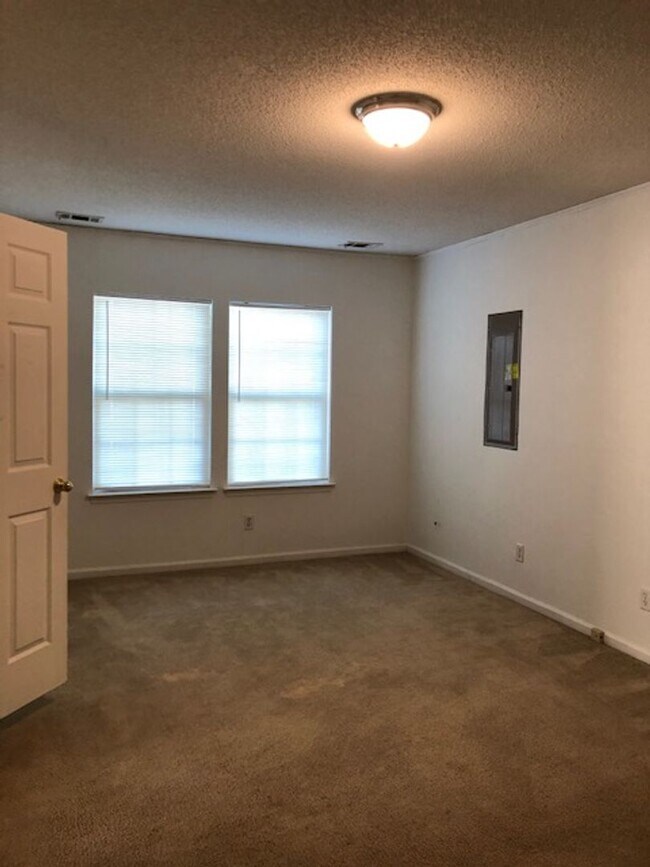 Building Photo - NICE HOME IN POOLER AREA