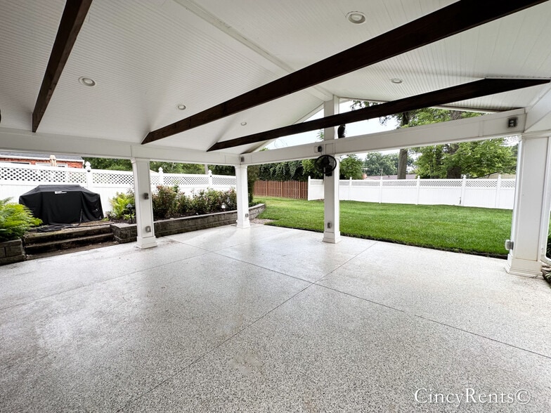 Building Photo - 6463 Oldbarn Ct