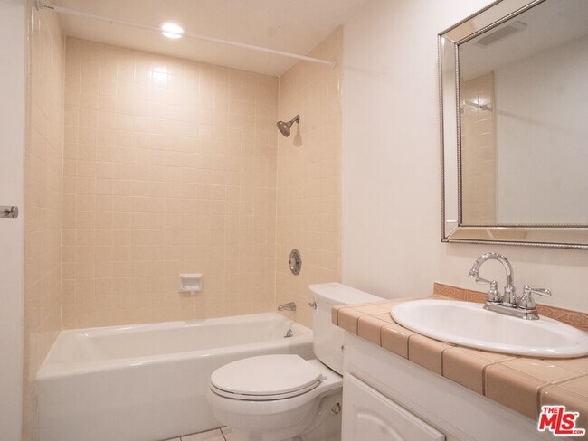 Building Photo - 1655 Selby Ave