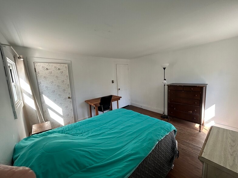 Building Photo - 19 Cary Rd