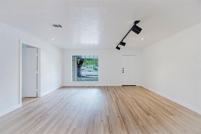 Building Photo - 6509 S Hulen St