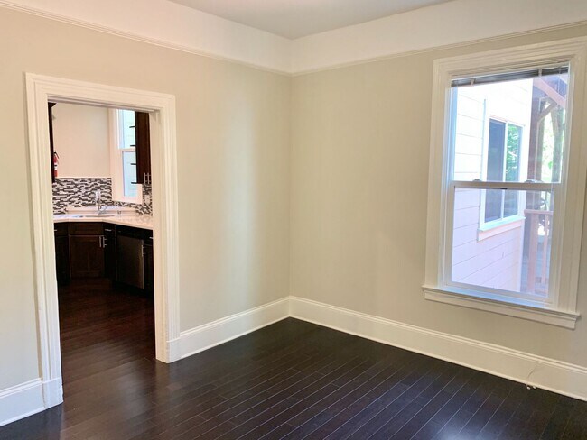 Building Photo - 54-56 Sharon St