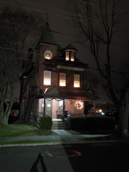 Christmas - 364 N York St