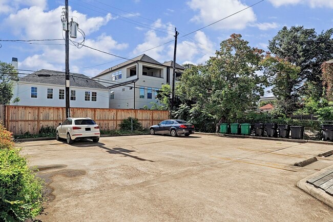 Building Photo - 1931 Richmond Ave