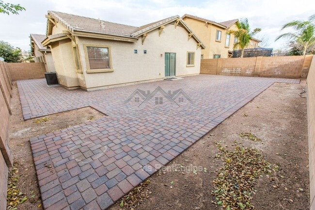 Building Photo - 945 E Blue Spruce Ln