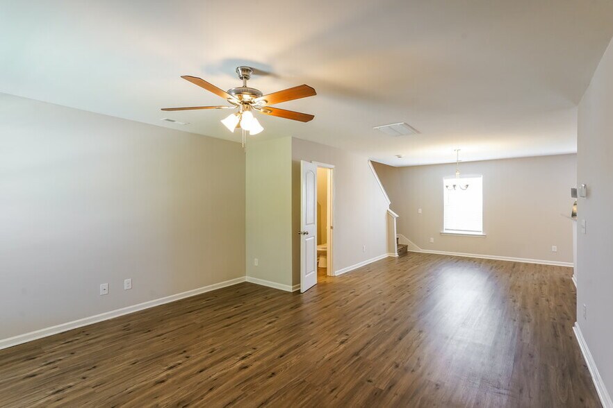 Building Photo - 408 Bronson Dr