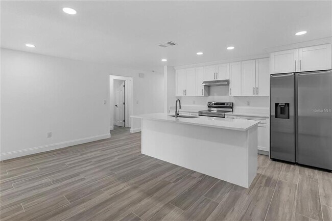 Building Photo - 8201 Riverside Dr NE