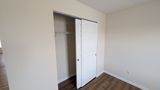 Building Photo - 4BR/2.5BA Middletown Home - Study with French Doors - Pond View