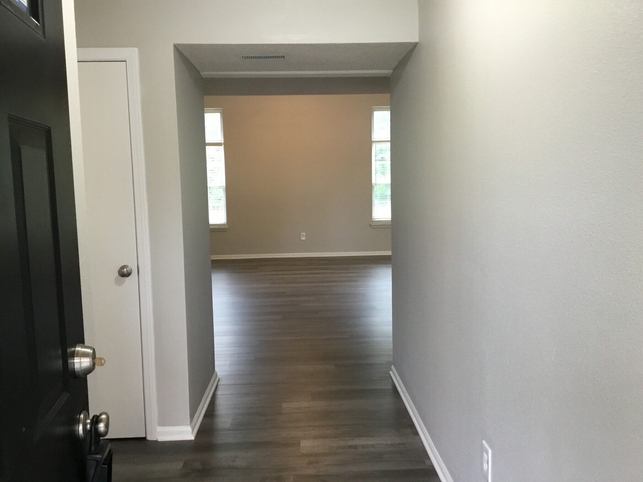 Building Photo - 1465 Creekside Dr