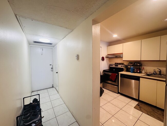 Building Photo - 8025 S Colony Cir