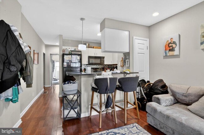 Building Photo - 1708 Catharine St