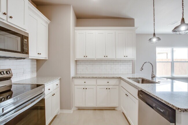 Building Photo - 3/2/2 duplex located in Highland Heights!!