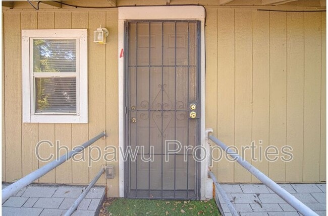 Building Photo - 526 Cooper St