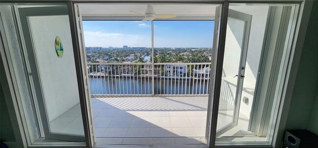 Building Photo - 299 N Riverside Dr