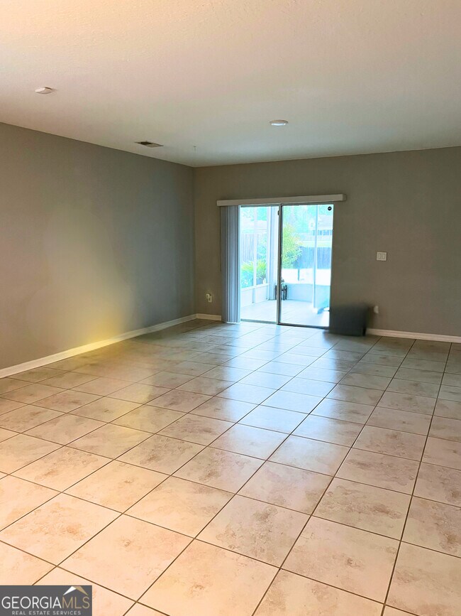 Building Photo - 125 Walnut Wy