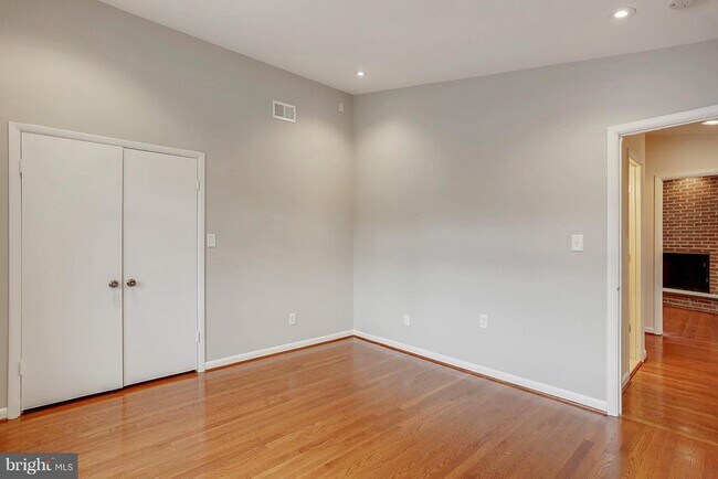 Building Photo - 9801 Clydesdale St