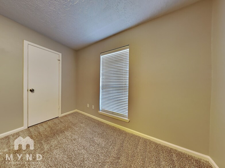 Building Photo - 11923 Medicine Bow Cir