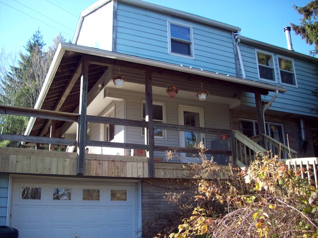 Building Photo - 1574 Coddington Rd
