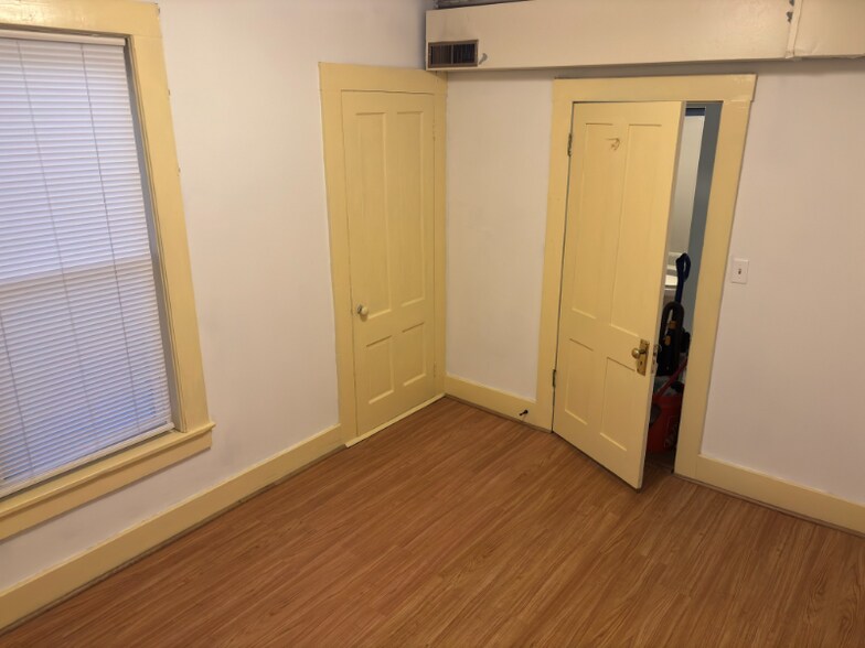 Building Photo - 47 Elkins St