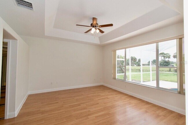 Building Photo - 1707 Golfview Dr