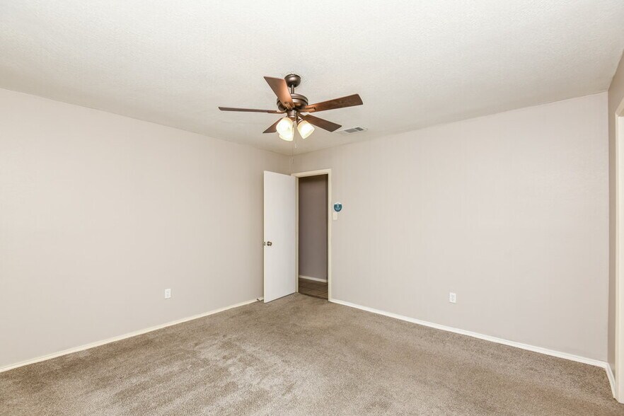 Building Photo - 7320 Ridge Rd W