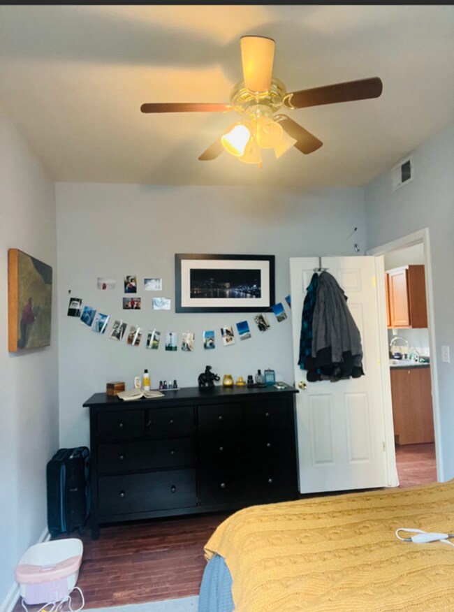 Building Photo - Wicker Park 1bd/1bth W/ Deck Avail 7/1