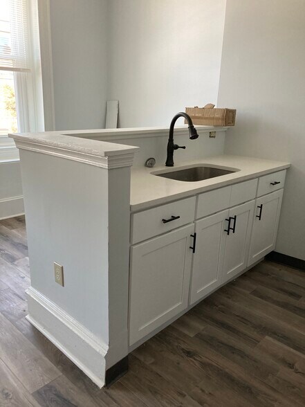 Building Photo - 2513 Frankford Ave