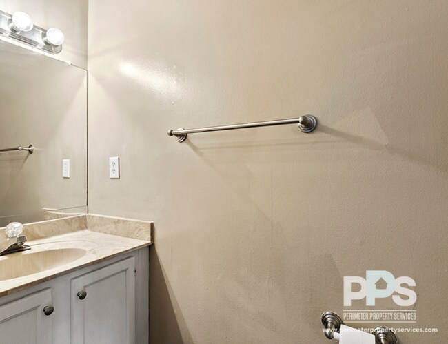 Building Photo - 107 Church St