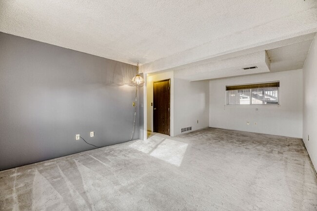 Building Photo - 5943 Culebra Ct