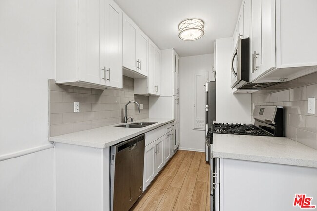 Building Photo - 1944 S Beverly Glen Blvd