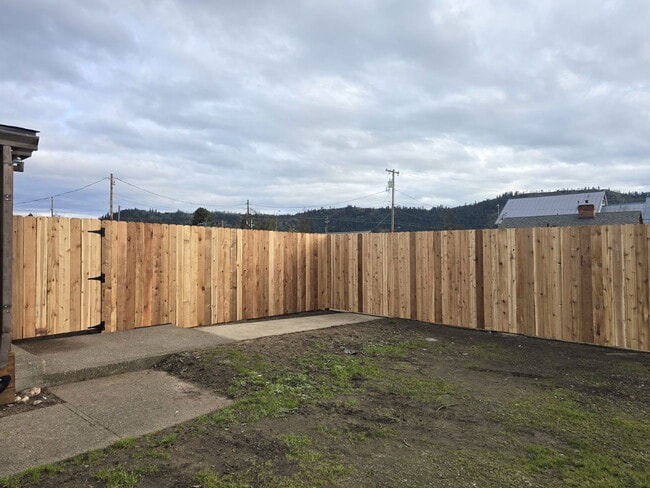 Building Photo - 69 Rose Ave