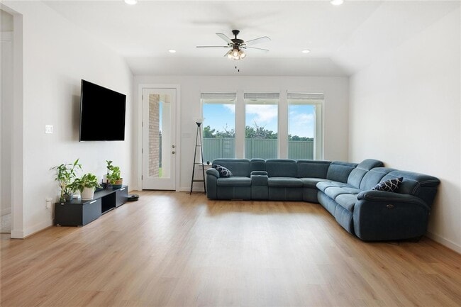 Building Photo - 316 Amista Dr