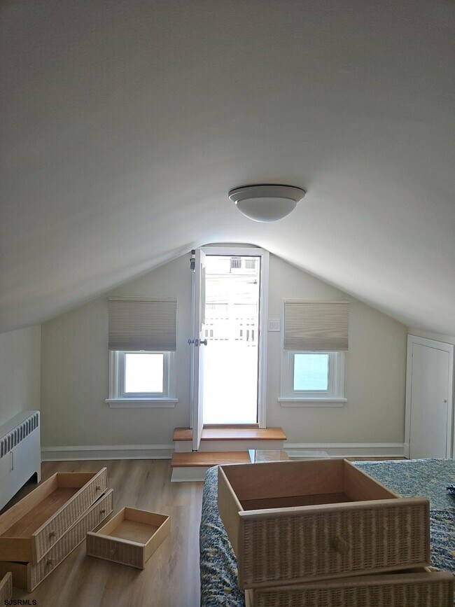 Building Photo - 107 S Dover Ave