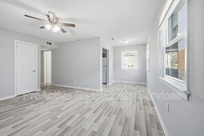 Building Photo - 507 Ashlawn Dr
