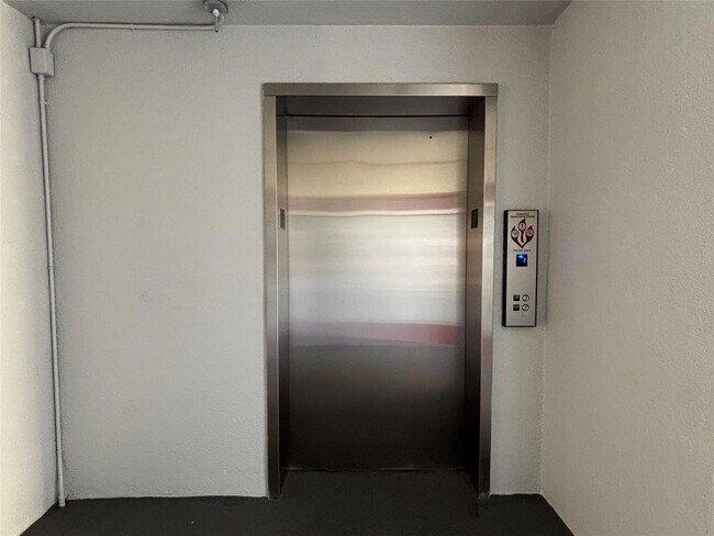 Building Photo - 1401 SW 135th Terrace