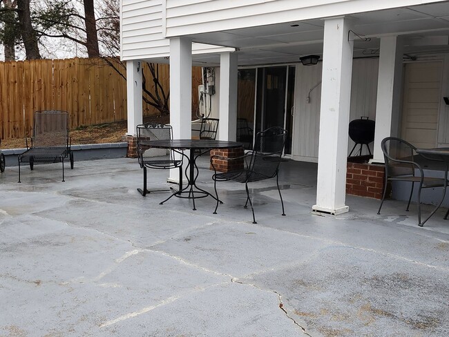 Building Photo - SHORT TERM Single Family 5 BR House in Harrisonburg Available NOW