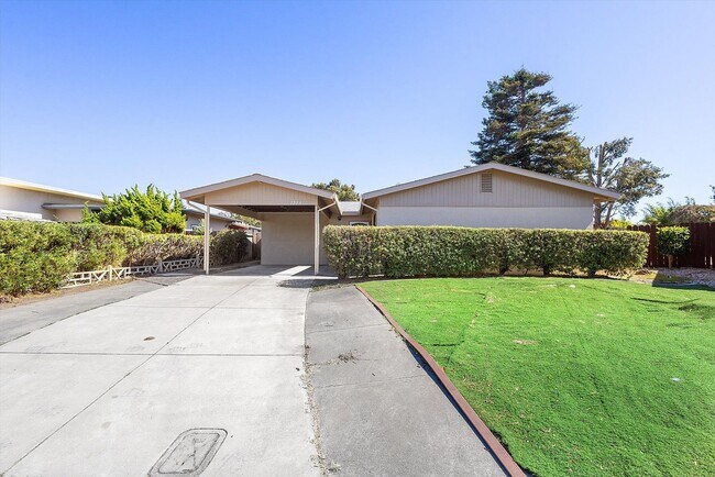 Building Photo - 1256 Rosewood Way