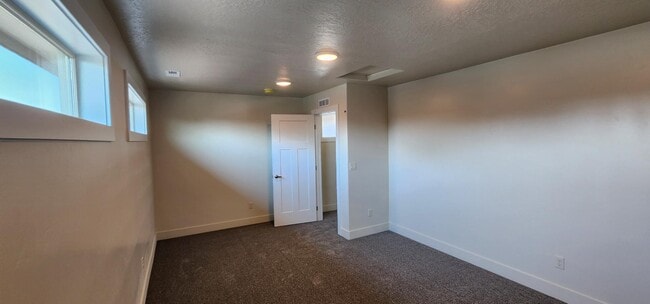Building Photo - 2509 E Hidden Crk St