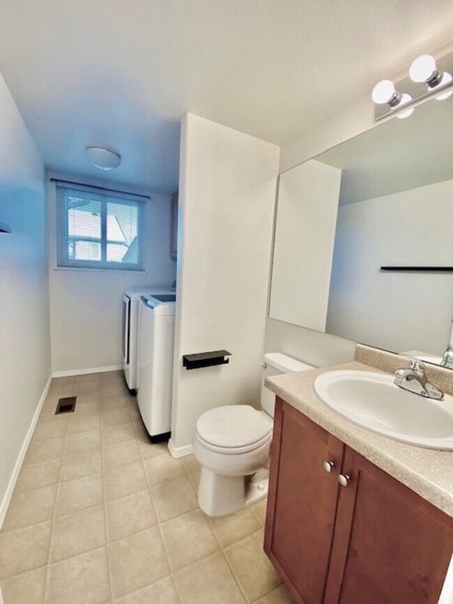Building Photo - Spacious Briargate 4 Bedroom/3.5 Bathroom Home with huge Yard
