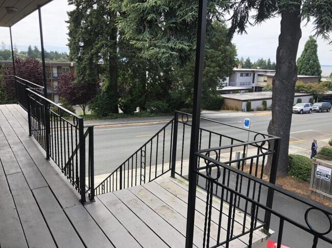 Building Photo - 2 bedroom in Edmonds WA 98020