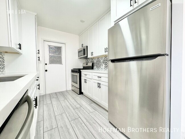 Building Photo - 2249 Merton Ave