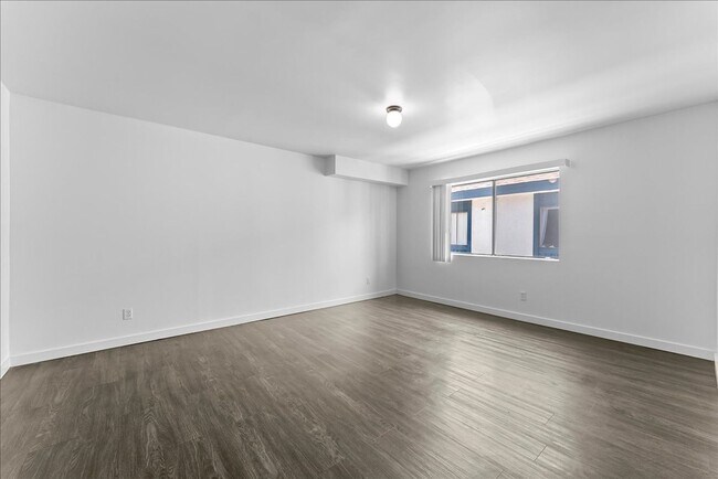 Building Photo - 448 W Windsor Rd