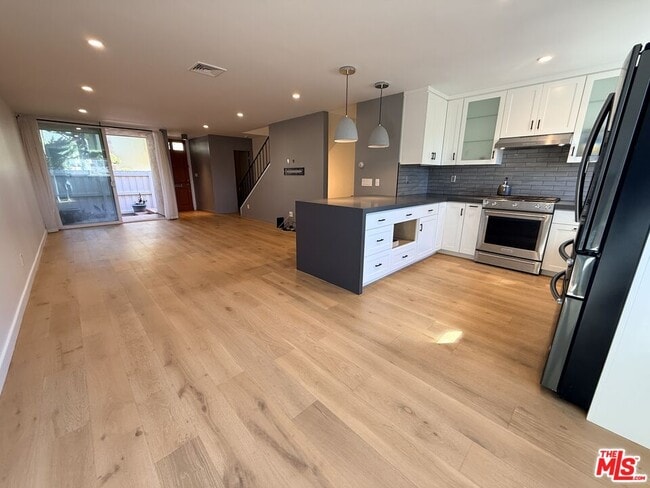 Building Photo - 5215 Sepulveda Blvd