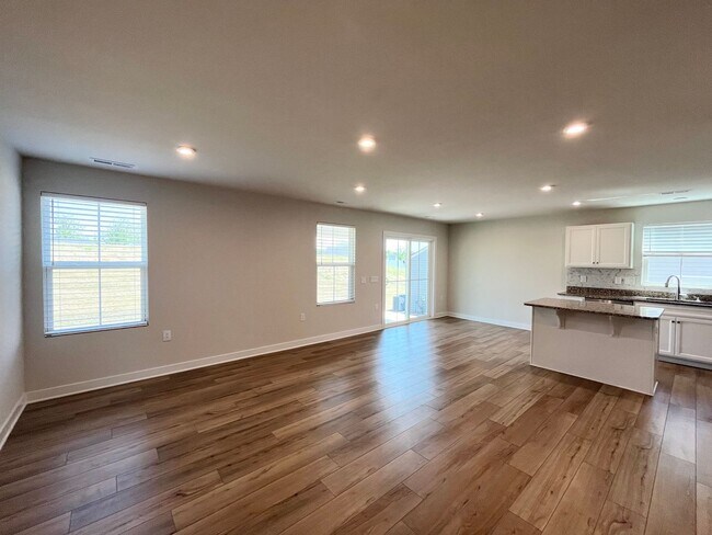 Building Photo - Charming 3BD, 2BA Fuquay Varina Home with Easy Access to Downtown Fuquay-Varina and Raleigh