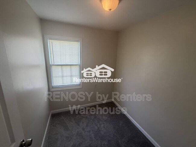 Building Photo - 2067 Larkhall Rd
