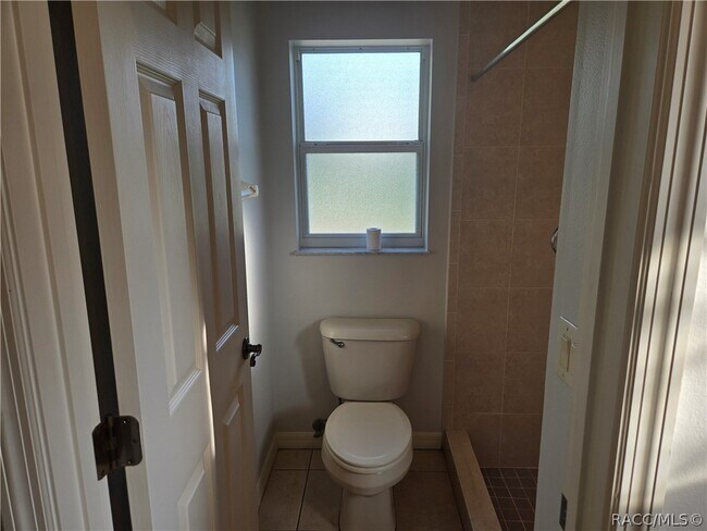 Building Photo - 14 Hollyhock Ct