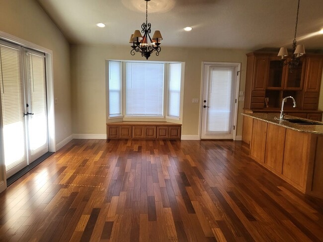 Building Photo - 3 bed 2 bathHome for Rent in Grants Pass