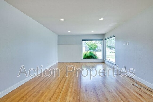 Building Photo - 1549 Alisal Ave